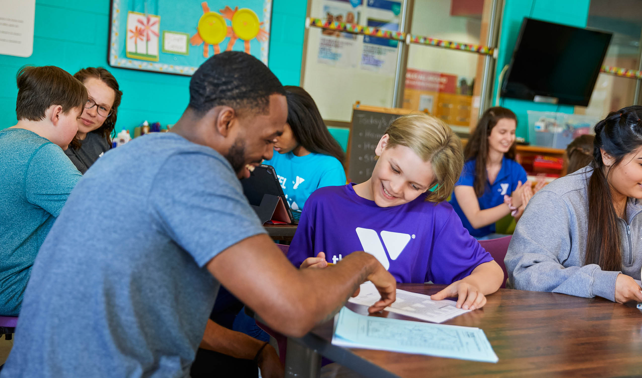 ymca staff teaching student enrolled in summer school y club