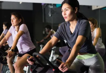 Wanting to try a spinning class? Here are some essential tips to read before your first spin class.
