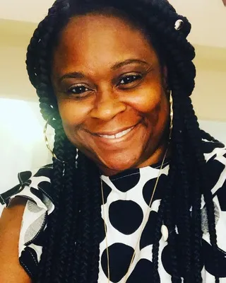 linda peterson headshot